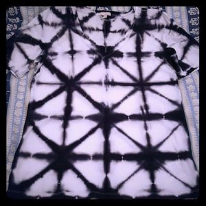 GAP vneck vintage style tie dye tee